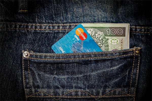 信用卡爆卡是什么意思,怎么避免爆卡问题
